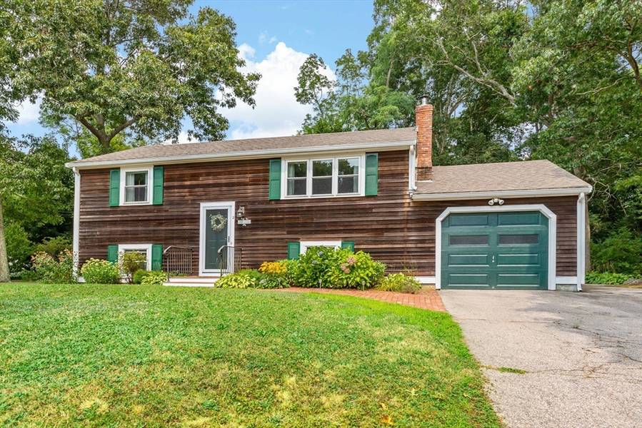 2 Tanglewood Drive, Falmouth, MA 02536