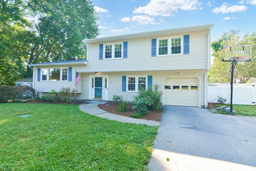 17 Westfield Drive, Holliston, MA 01746