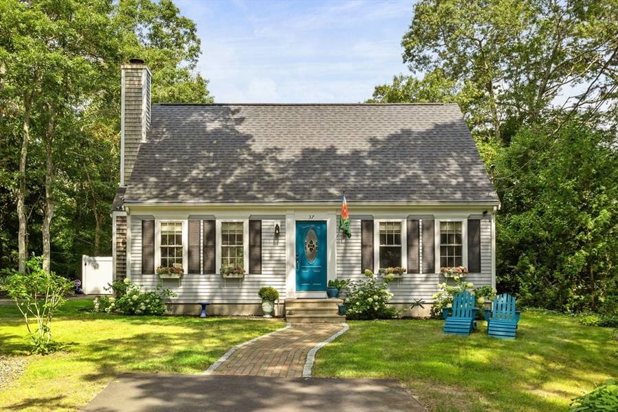 37 Quashnet Rd, Mashpee, MA 02649