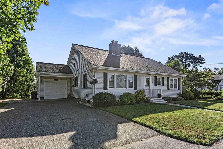 6 Perry Ave, Bourne, MA 02532