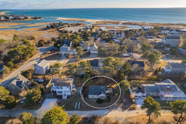 19 Stoughton Ln, Chatham, MA 02633