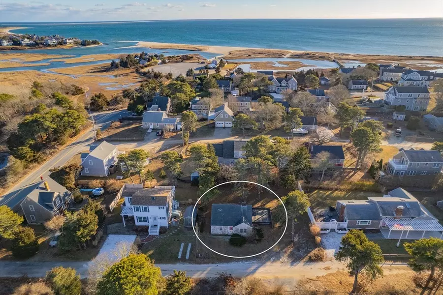 19 Stoughton Ln, Chatham, MA 02633