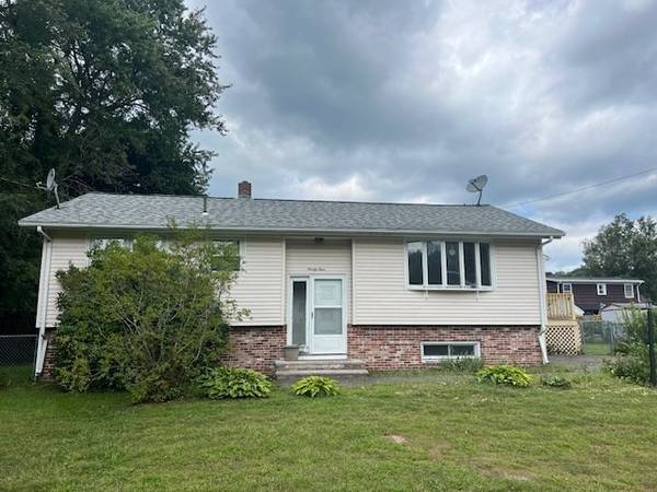 94 Tanglewood Dr, Dracut, MA 01826