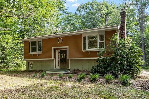 12 Underwood Rd, Hubbardston, MA 01452