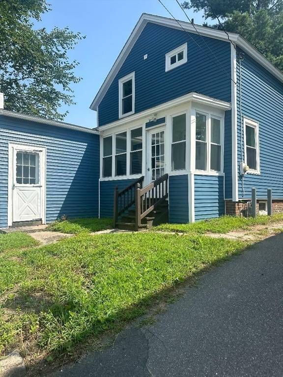 21 Pine St, Easthampton, MA 01027