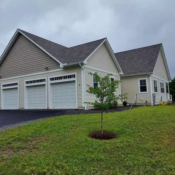 5 Victoria Drive #33, Leicester, MA 01542