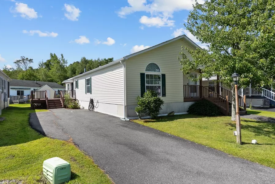 5 Blackbird Street, Tiverton, RI 02878