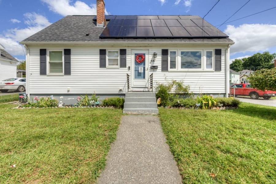 83 Hildreth St, Lowell, MA 01850