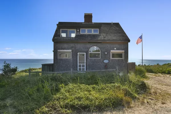 Wellfleet, MA 02663,90 Cliff Road