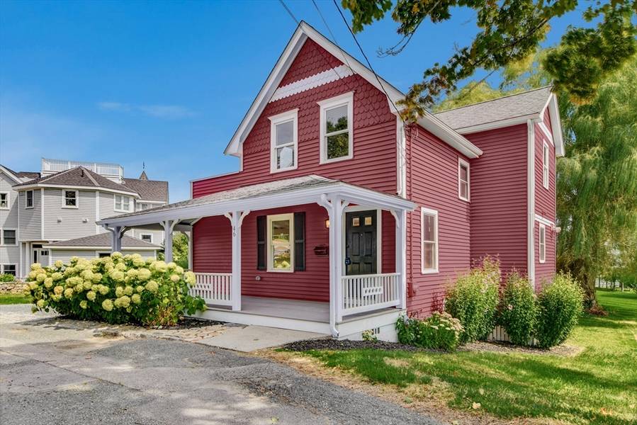 46 Duck Ln, Hull, MA 02045