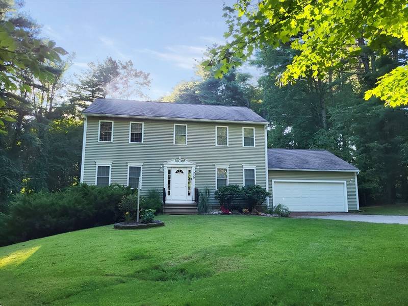 229 Brookfield Rd, Sturbridge, MA 01518