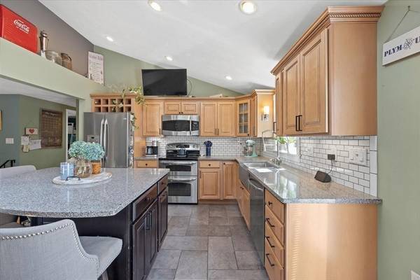 Plymouth, MA 02360,13 Eel River Cir