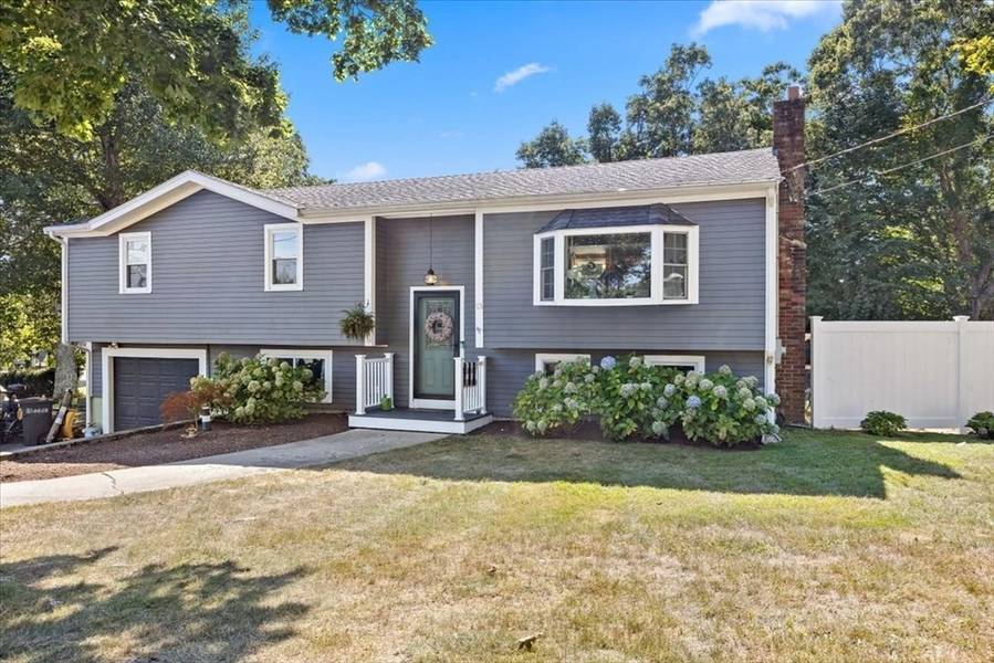 13 Eel River Cir, Plymouth, MA 02360