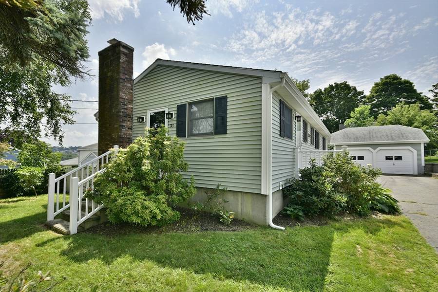 33 Westhill Ave, Somerset, MA 02726