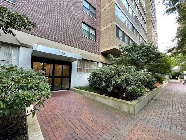 10 Hawthorne Place #106, Boston, MA 02114