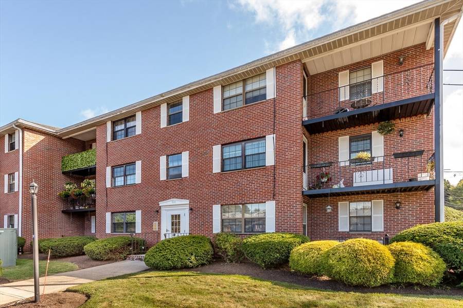 360 Neponset St #504, Canton, MA 02021