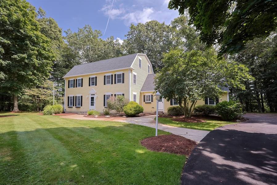 7 Peckham St, Rehoboth, MA 02769