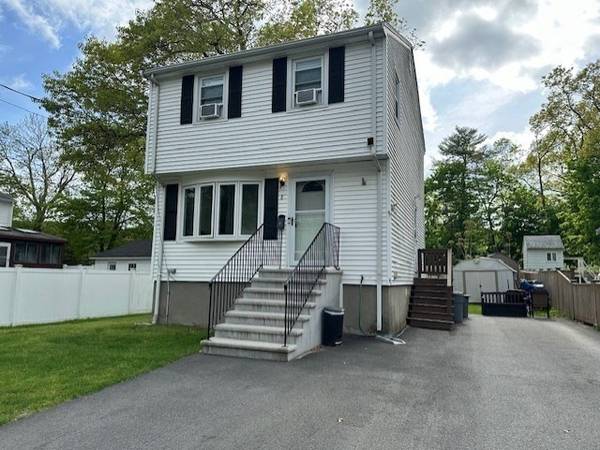 8 Bear Hill Rd, Reading, MA 01867