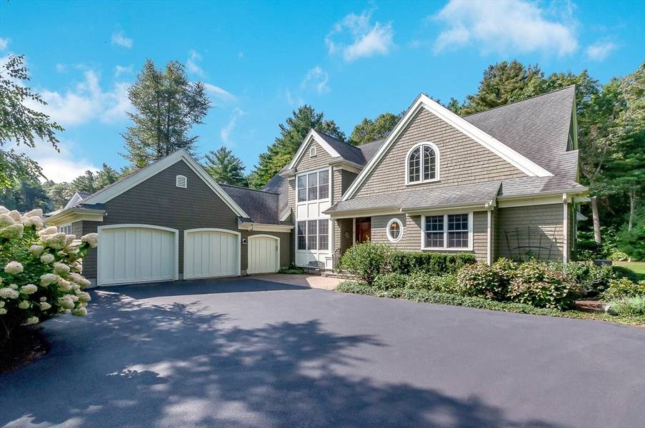 12 Prince Snow Cir, Mattapoisett, MA 02739