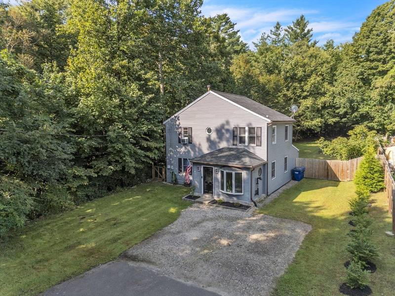 20 Park St, Russell, MA 01071