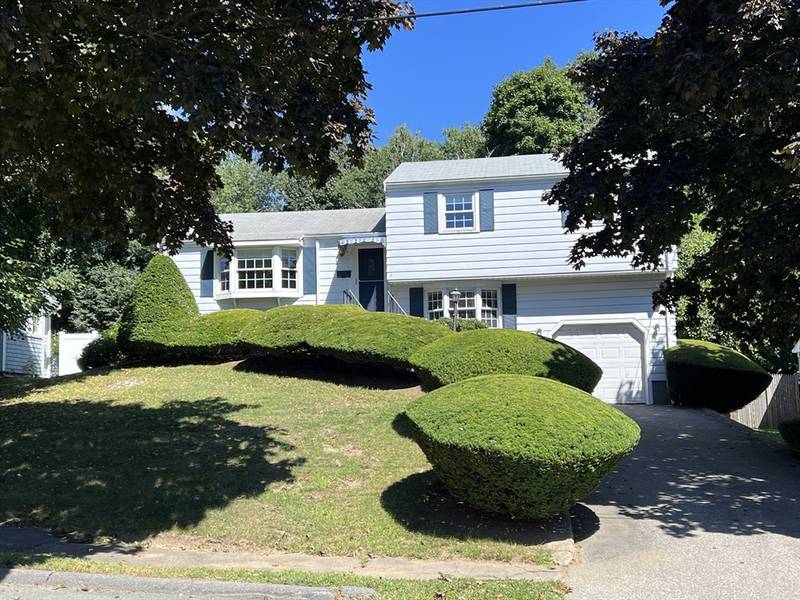 8 Willard Ln, Marblehead, MA 01945