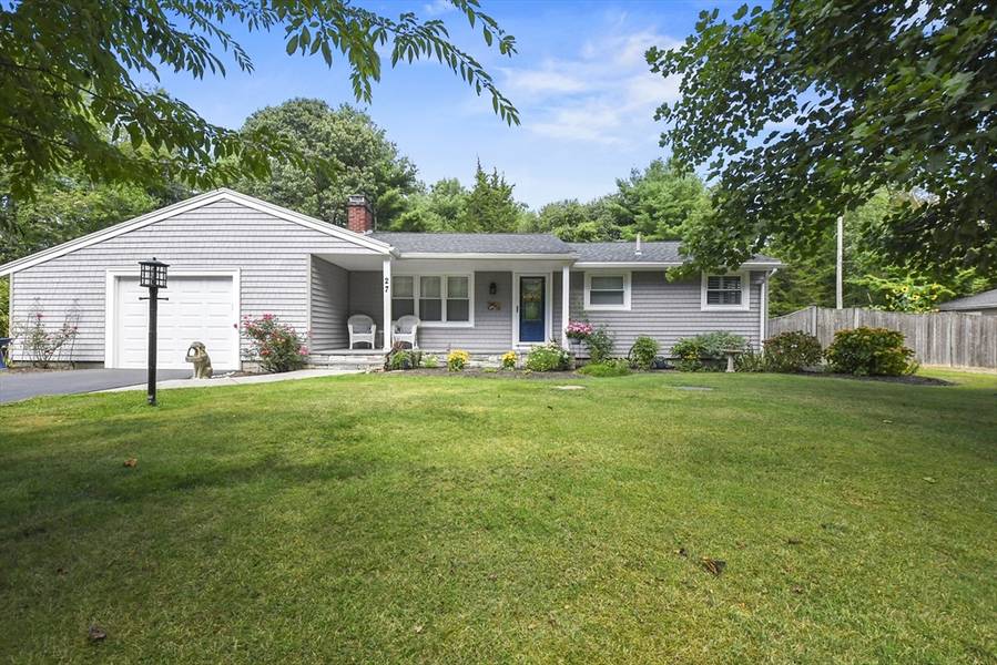 27 Staples Shore Rd, Lakeville, MA 02347