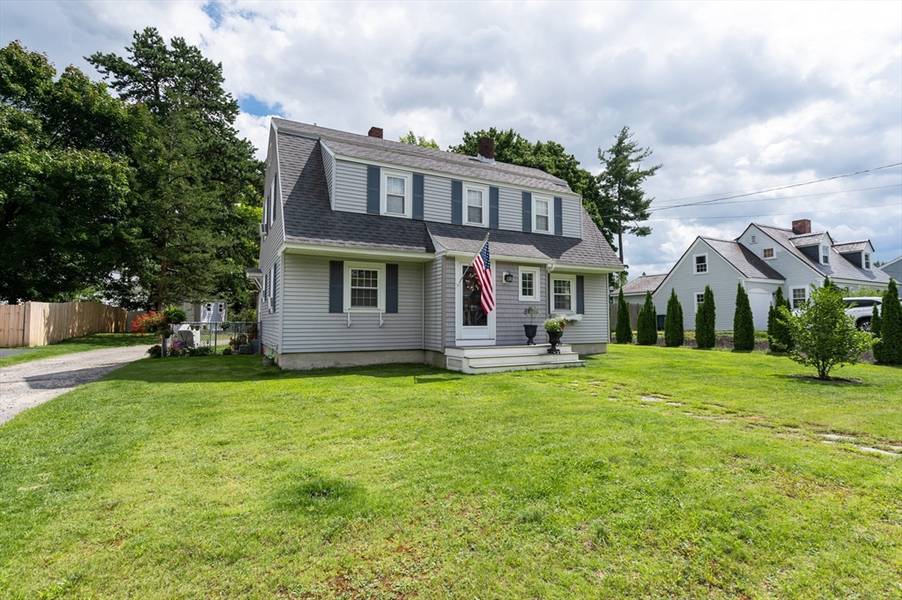 4 E Dunstable Rd, Nashua, NH 03060