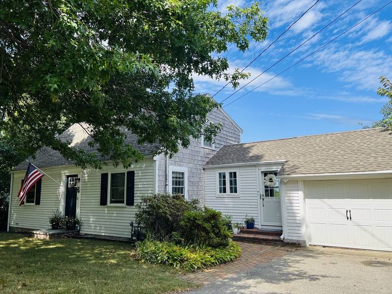 39 Harborview Dr, Hingham, MA 02043