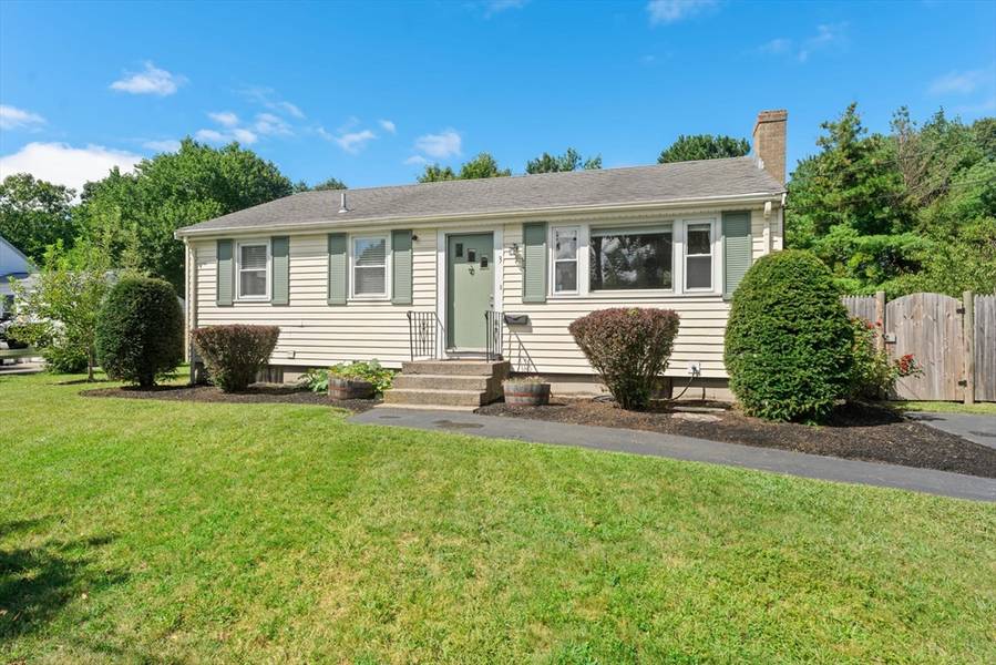 3 Walter St, Plainville, MA 02762