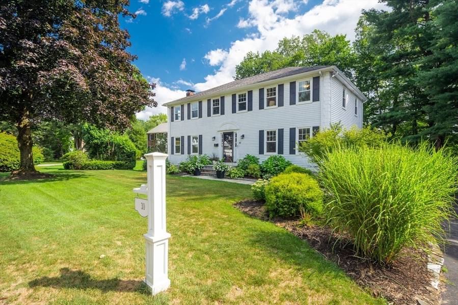 30 Eisenhower Cir, Wellesley, MA 02482