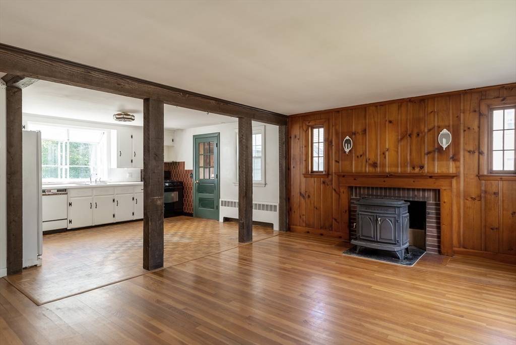 Hamilton, MA 01982,21 Ortins Rd