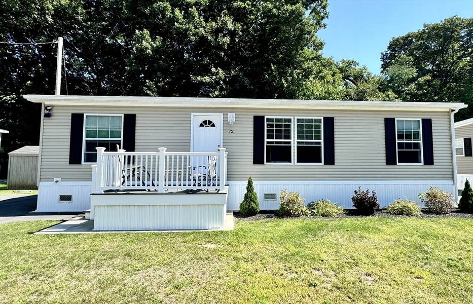 72 Longview Dr, Plainville, MA 02762