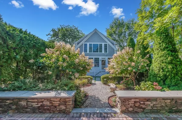 Mattapoisett, MA 02739,21 Church St