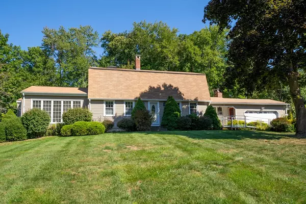 148 Clover Hill Dr, Agawam, MA 01030