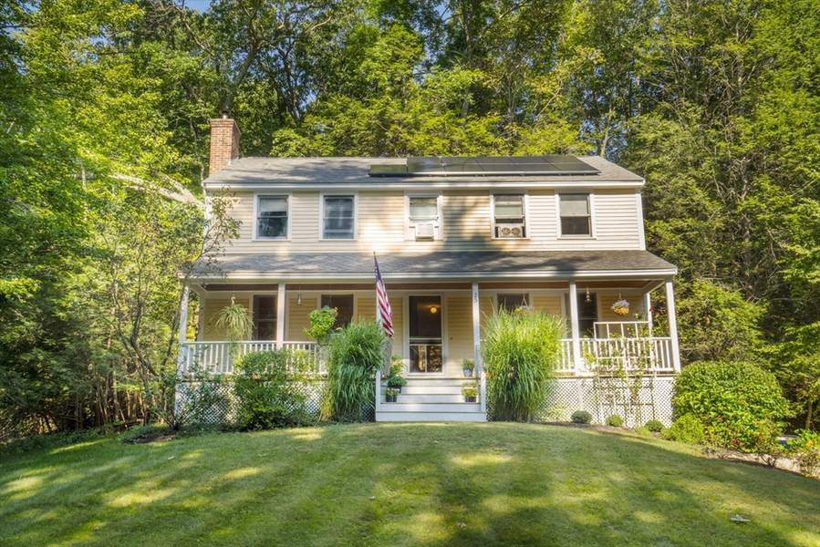 25 Elizabeth St, Amesbury, MA 01913