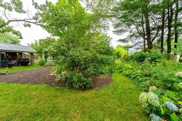 Southwick, MA 01077,10 Field St