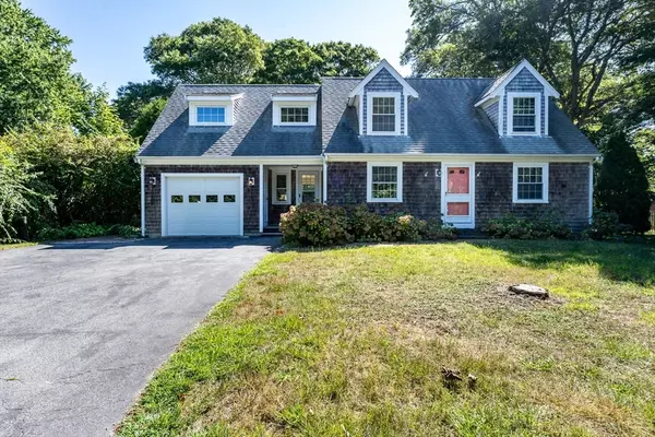 80 Dunns Pond Rd, Barnstable, MA 02601