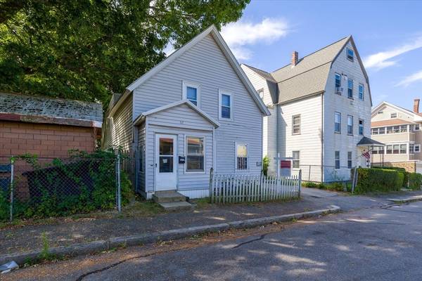 32 Elliot St, Worcester, MA 01605