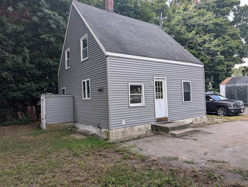 27-R Monroe St, Taunton, MA 02780