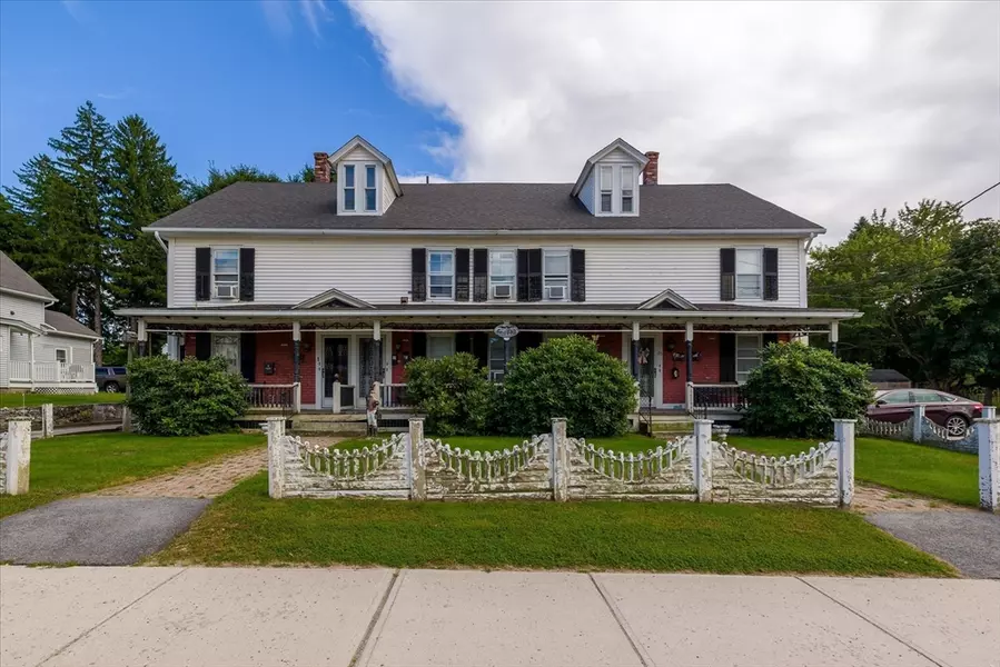 29 Charlton St, Oxford, MA 01540