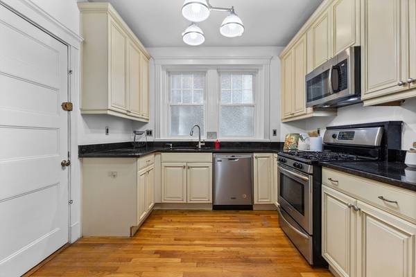 Brookline, MA 02445,576 Washington St #1