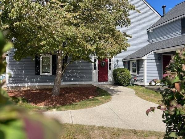 15 Lantern Ln #8, Dracut, MA 01826