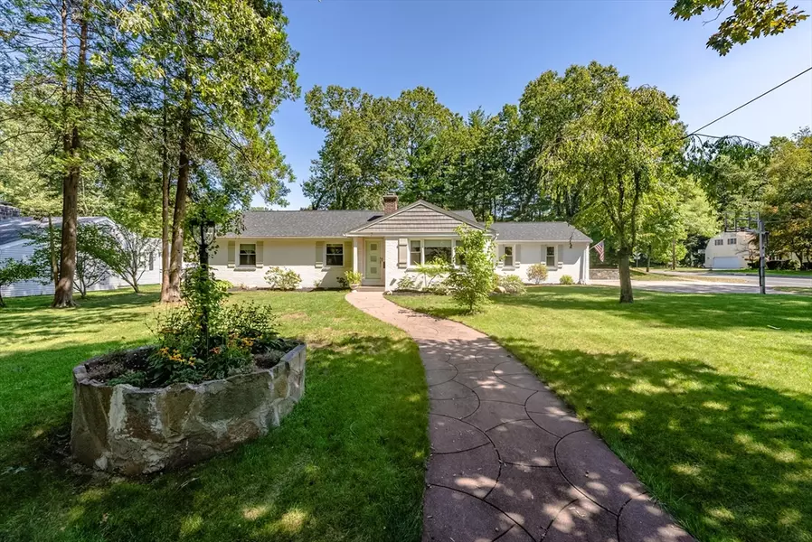 7 Robin Road, Longmeadow, MA 01106