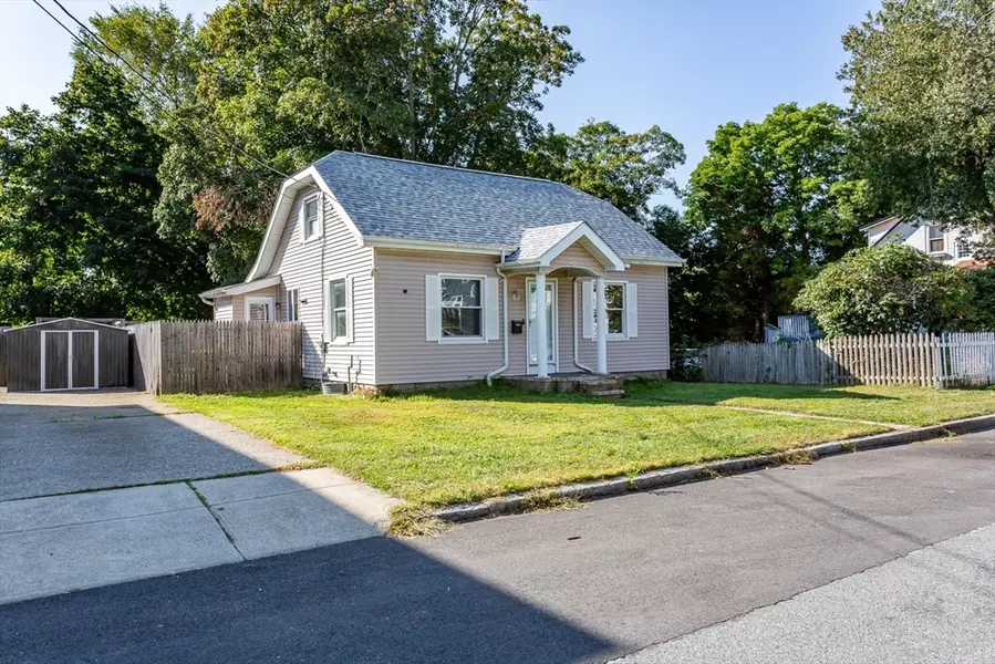 92 Wingold St, Fall River, MA 02720