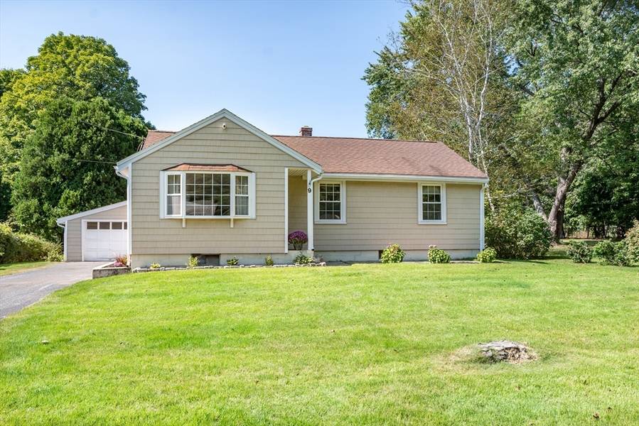 9 Lawrence Ct, Medfield, MA 02052