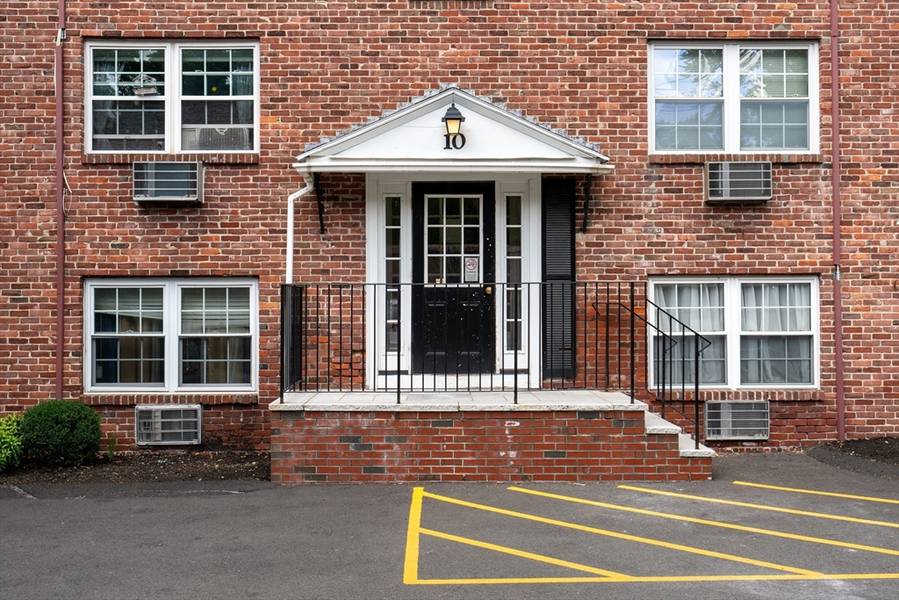 10 Colonial Village Dr #3, Arlington, MA 02474