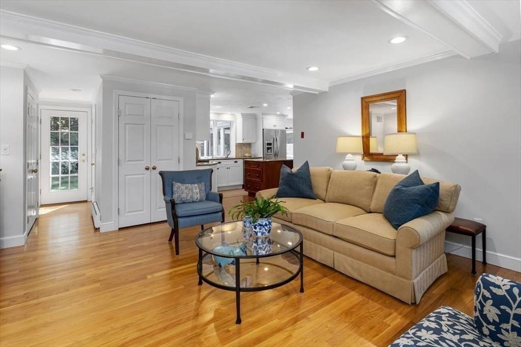 Duxbury, MA 02332,607 Lincoln St