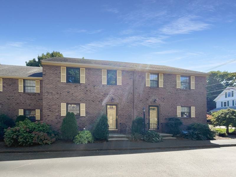 152 Walnut St #152, Newton, MA 02460