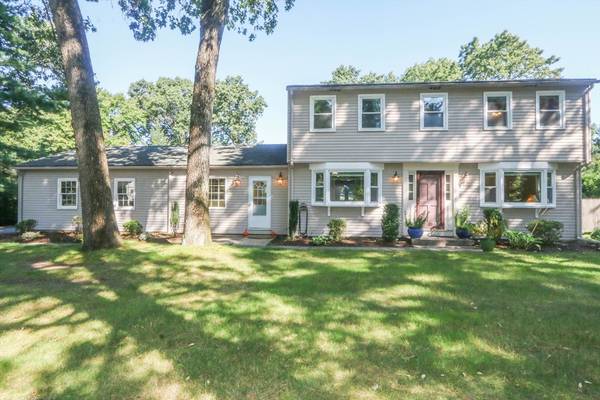 66 Metacomet, Longmeadow, MA 01106