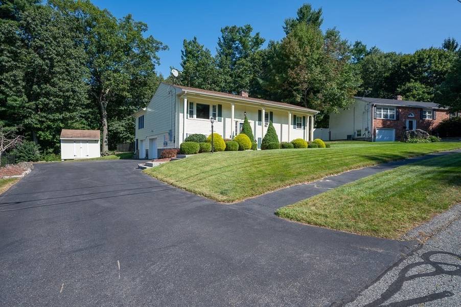 68 Crestview Dr, Holden, MA 01520